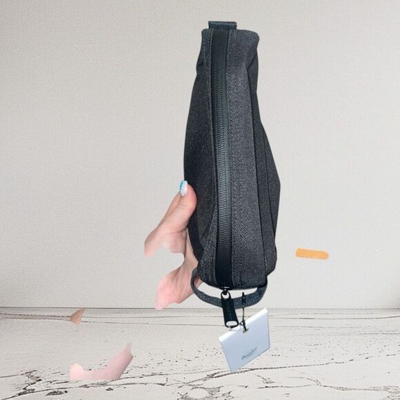 ✨Herschel Chapter Travel Kit | Small - 3L✨ - Picture 5 of 11